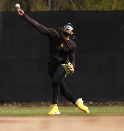 Fernando Tatis Jr. hizo su debut de pretemporada a rienda suelta