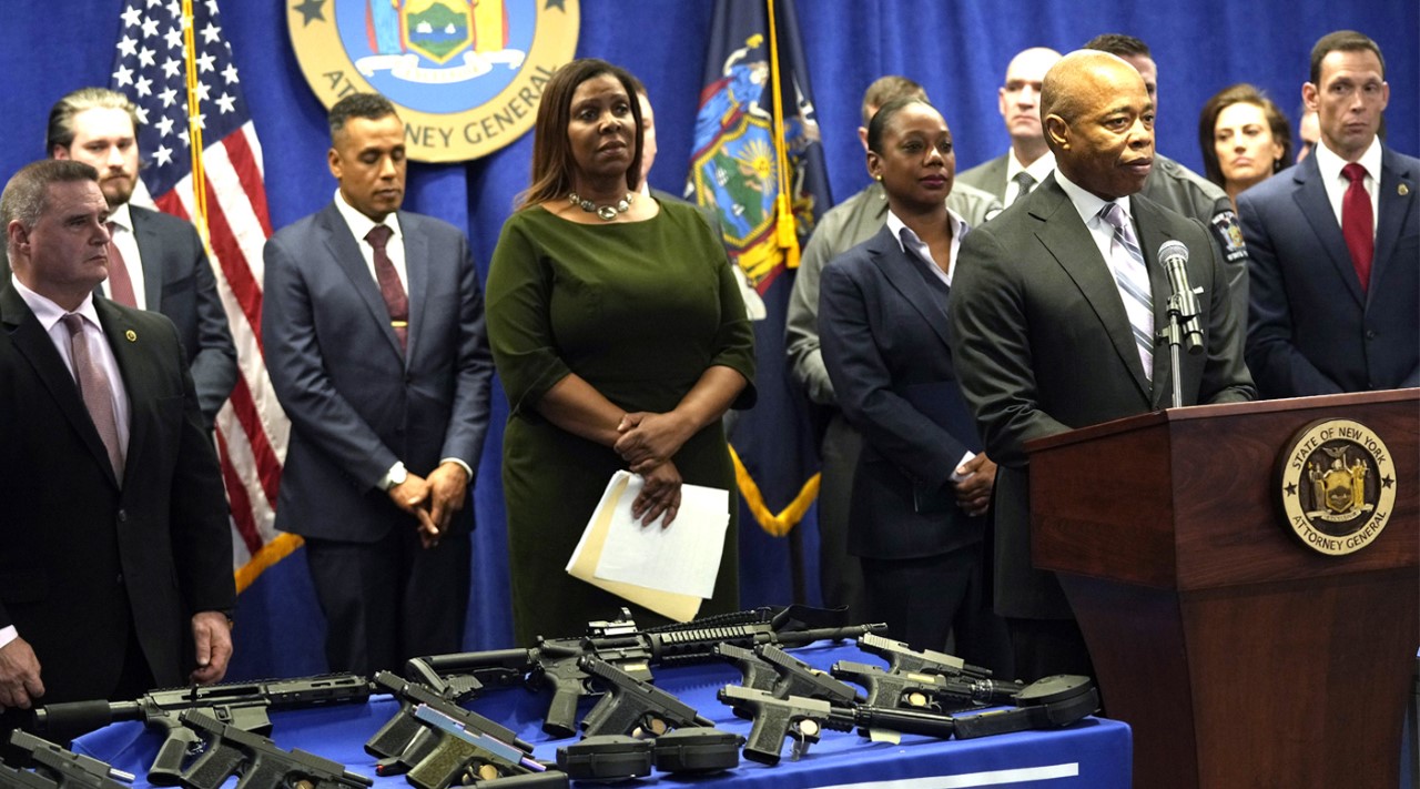 Un dominicano ex empleado de armería “Smith & Wesson” y cómplices acusados por tráfico de armas y cocaína