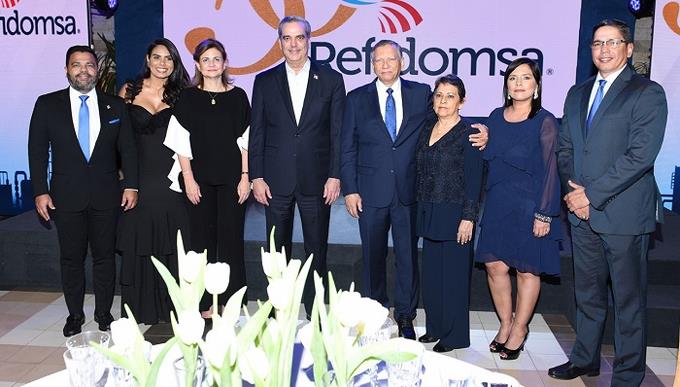 Un brindis por el éxito de Refidomsa
