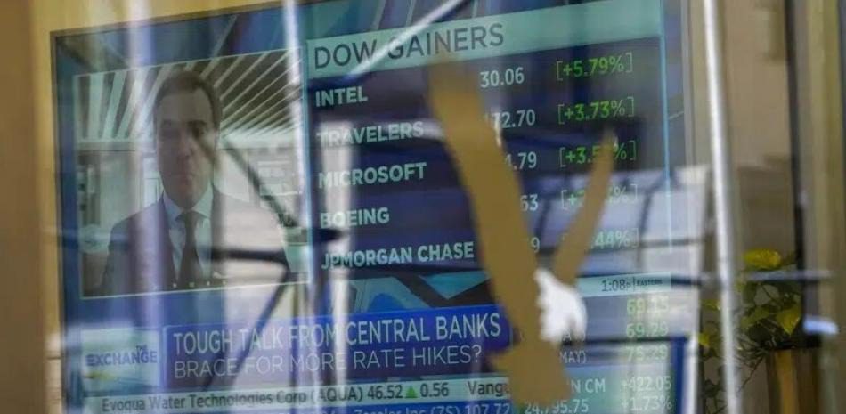 Estadounidense First Republic Bank se derrumba 49% en Wall Street tras caída de depósitos