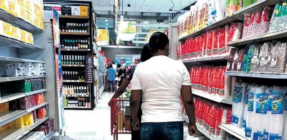 El dinero en manos de la gente sigue restringido