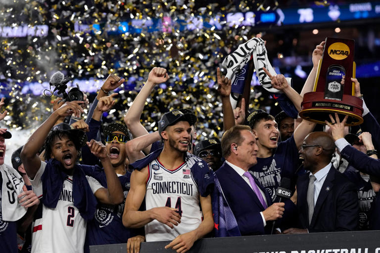 UConn se corona en la locura de marzo al vencer 76-59 a SDSU