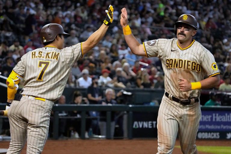 Carpenter impulsa 5 en triunfo de Padres sobre Diamondbacks