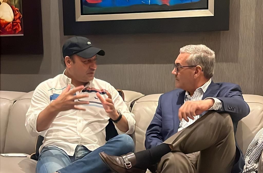 Abel visita a Gonzalo en solidaridad tras su arresto domiciliario