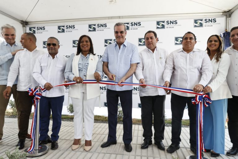 Abinader entrega Centro de Primer Nivel "El Verde", en Bonao