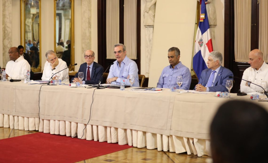 Abinader propone pacto entre gobierno, partidos políticos y sociedad civil para enfrentar cambio climático