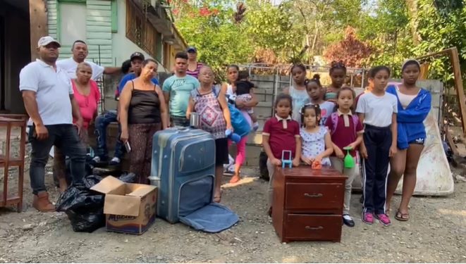 Consideran como un abuso el desalojo de doña de 75 años y otros familiares en Jarabacoa