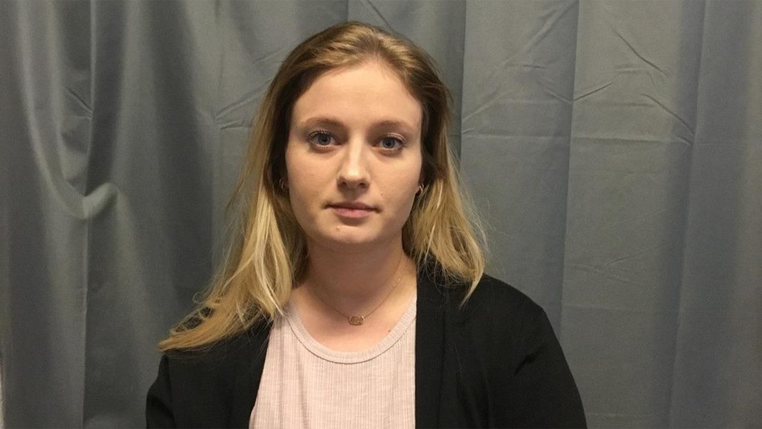 Arrestan a una profesora en EE.UU. por tener una relación con un estudiante de 15 años