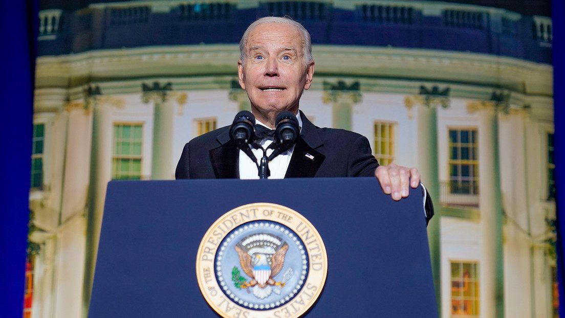 Biden asegura que prefiere no responder a "ninguna pregunta" e irse "alegremente"