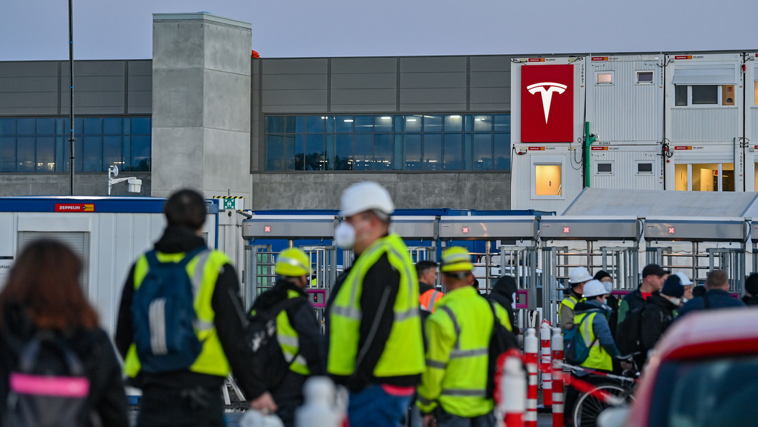 Dictaminan que Musk violó la ley y "amenazó" a los empleados de Tesla con un tuit