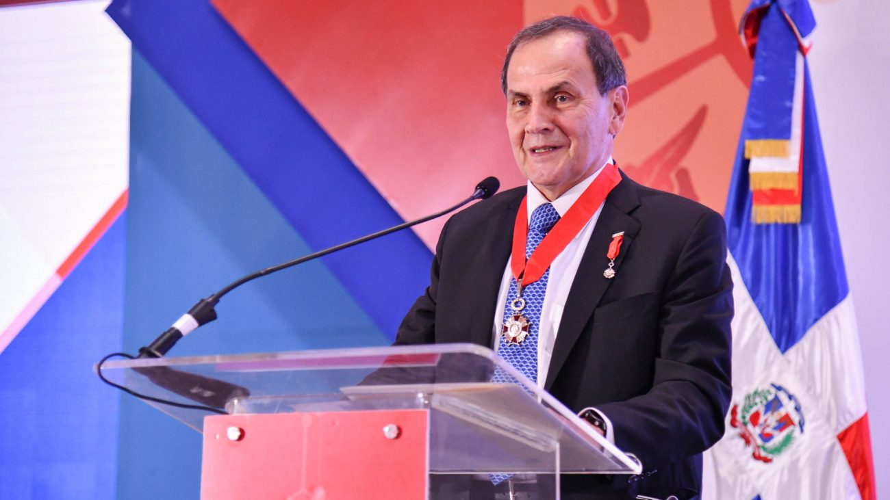 Gobierno Dominicano condecora con la Orden Heráldica de Cristóbal Colón en el Grado de Comendador al doctor Guillermo Enrique Umpierrez