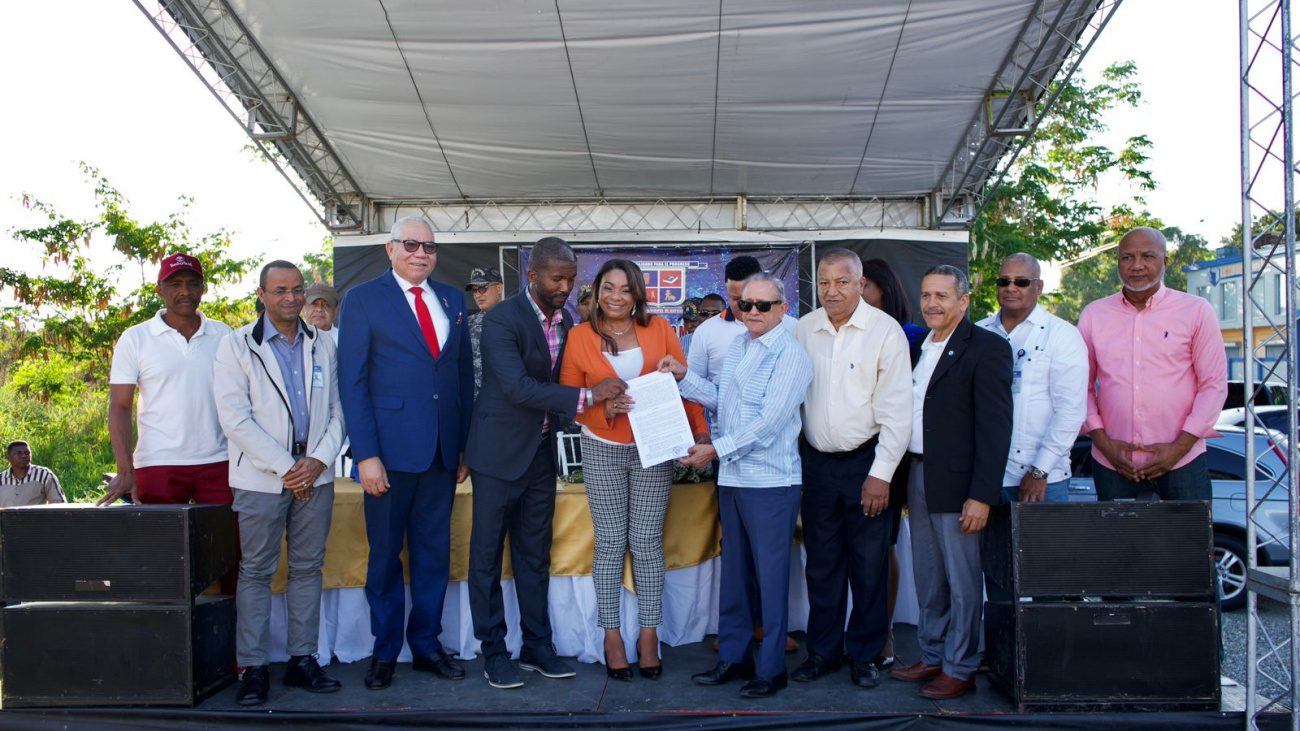 Gobierno dona terrenos para construcción de Palacio Municipal, hospital y destacamento en Hatillo, San Cristóbal