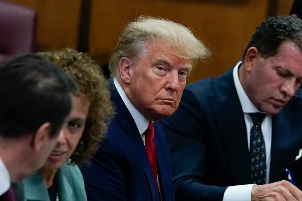 La Cámara de Representantes de EEUU citó a declarar al asesor del fiscal que imputó a Trump