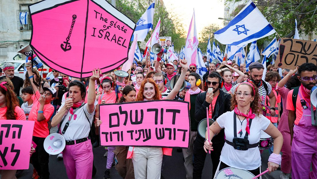 Multitudinaria protesta en las calles de Tel Aviv contra la reforma judicial
