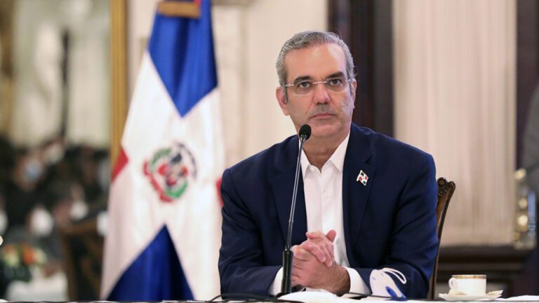 Presidente prohíbe la entrada a 39 haitianos por seguridad nacional