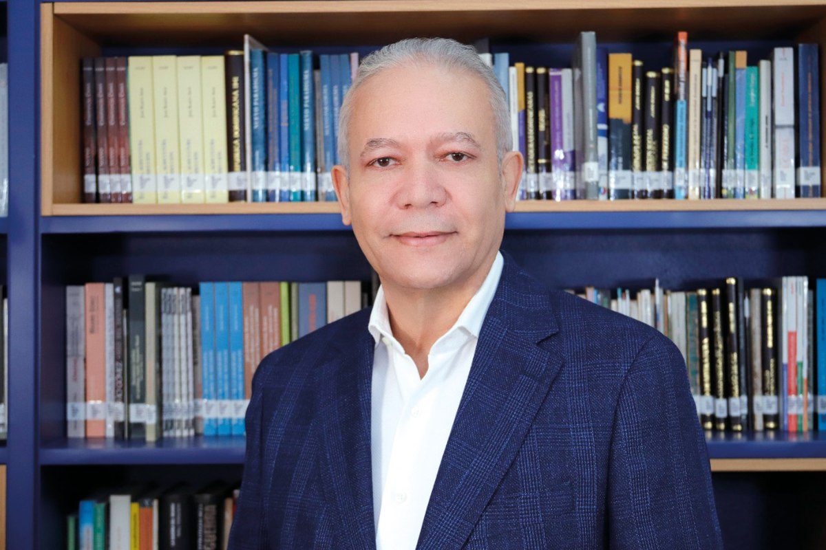 Rafael Núñez aborda el impacto de la tecnología en la comunicación en su libro “Nueva Retórica: nuevos códigos, nueva sociedad”