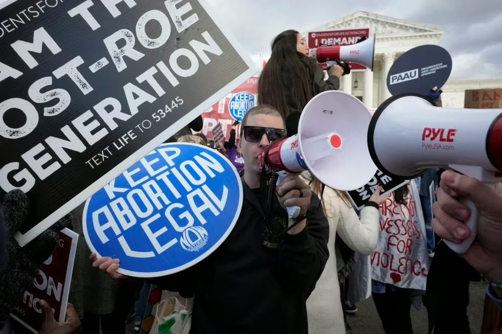 La Casa Blanca criticó la decisión de Florida de prohibir la mayoría de los abortos pasadas las seis semanas de gestación
