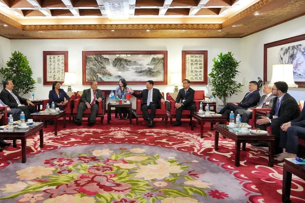 El presidente de Guatemala llegó a Taiwán para una visita oficial pese a las críticas de China