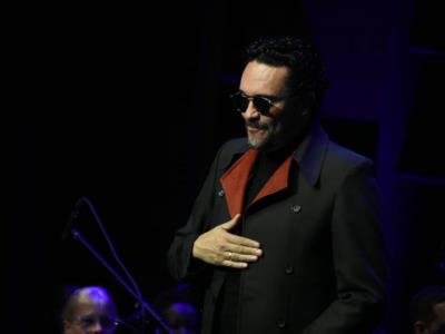 Artista Colombiano Andrés Cepeda le canta a románticos empedernidos y al desamor en formato sinfónico