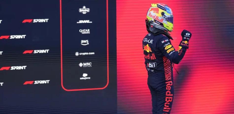 Checo Pérez gana el sprint en GP de Azerbaiyán y Max Verstappen confronta a Russell