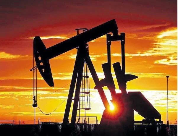 El precio del crudo se dispara tras recortes de producción de la OPEP, el WTI cierra en US$81.05