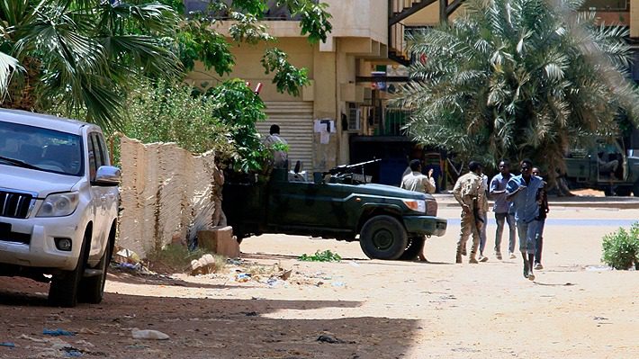 Combates entre ejército y paramilitares en Sudán dejan al menos 27 muertos y más de un centenar de heridos