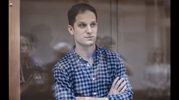 Justicia rusa rechaza liberar a corresponsal estadounidense acusado de espionaje y lo mantiene en prisión preventiva