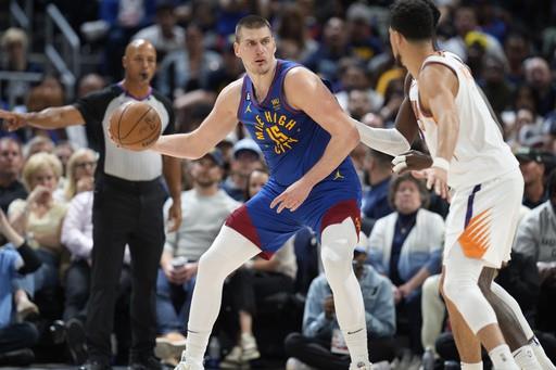 Jamal Murray anota 34; Nuggets inician serie venciendo a Suns