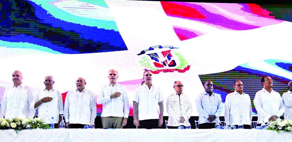 Abinader promete a los trabajadores pacto para aumentos salariales continuos en dos meses