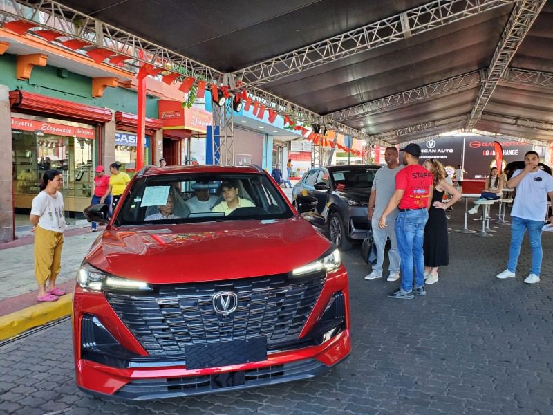 El Barrio Chino de RD ‘se llena’ de autos para mejorar sus instalaciones