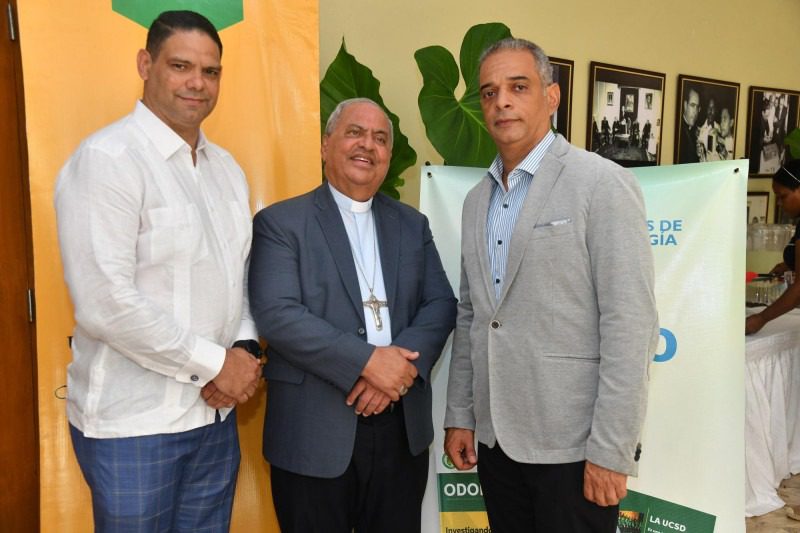 Escuela de Graduados presenta revista de Odontología