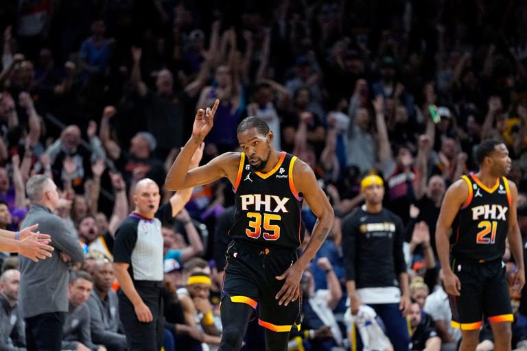 Booker y Durant lucen por Suns, que igualan serie a Nuggets