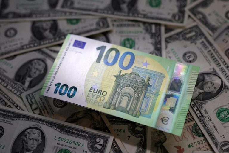 Dólar sube tras datos EEUU, euro cae luego de que Alemania entra en recesión
