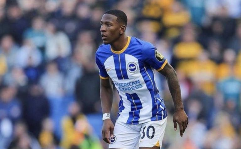 ¿Descartan a Pervis? FC Barcelona iría por este lateral