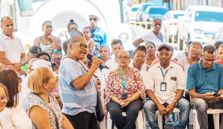 Carolina Mejía y comunitarios de San Carlos se comprometen a iniciar proyecto de recuperación del sector