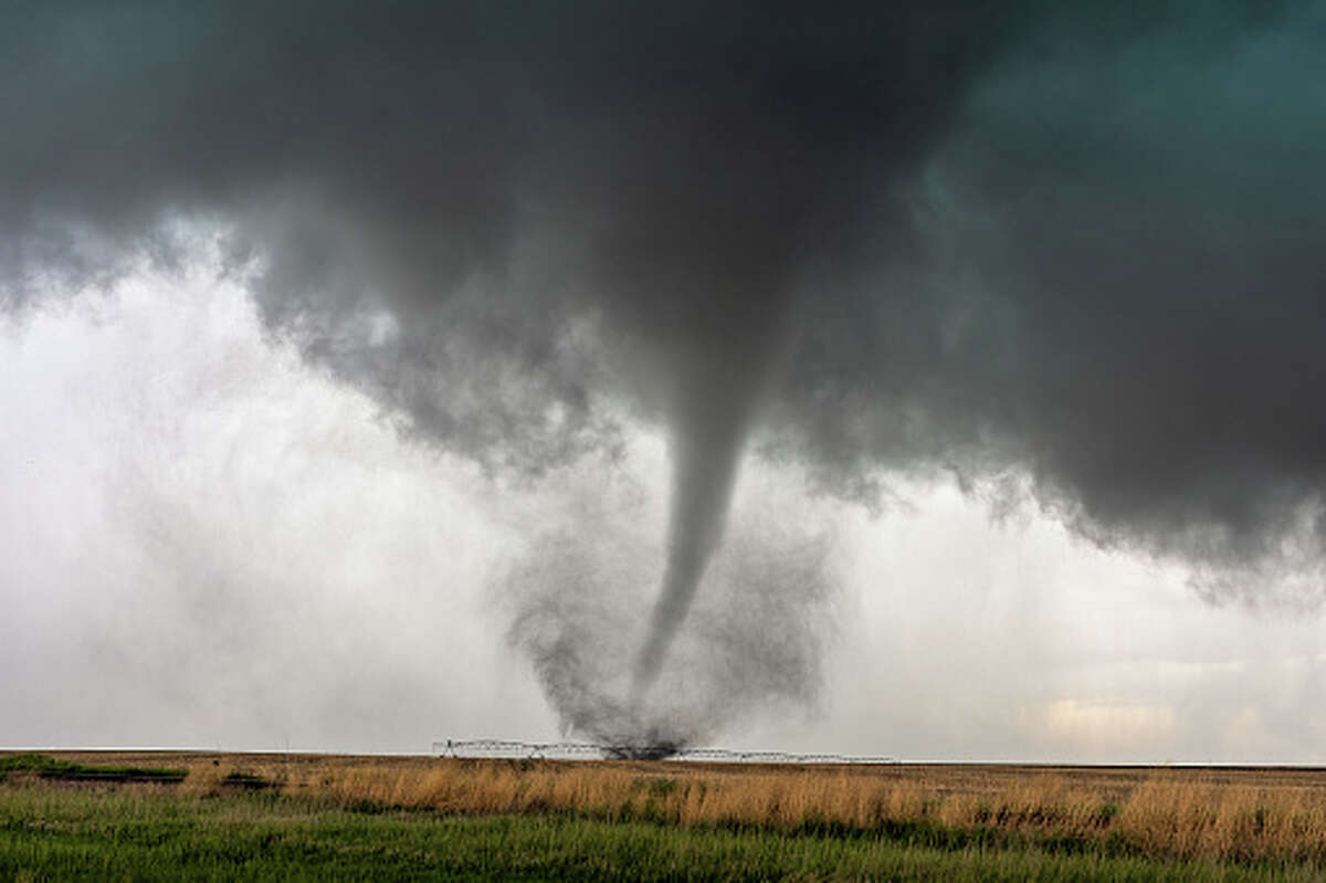 Al menos dos muertos y 10 heridos tras un posible tornado en Texas