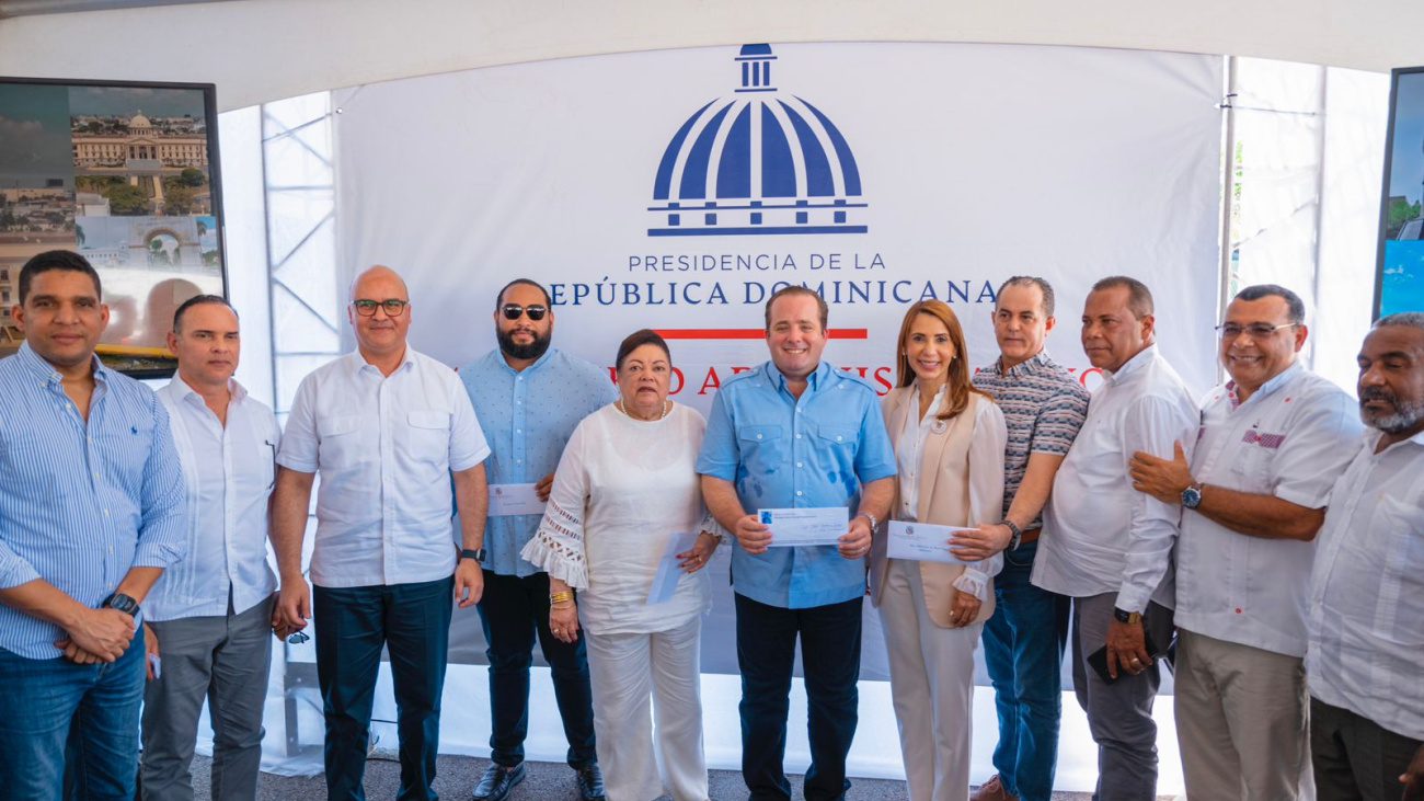 Gobierno entrega RD 11 millones para obras y actividades deportivas en Puerto Plata