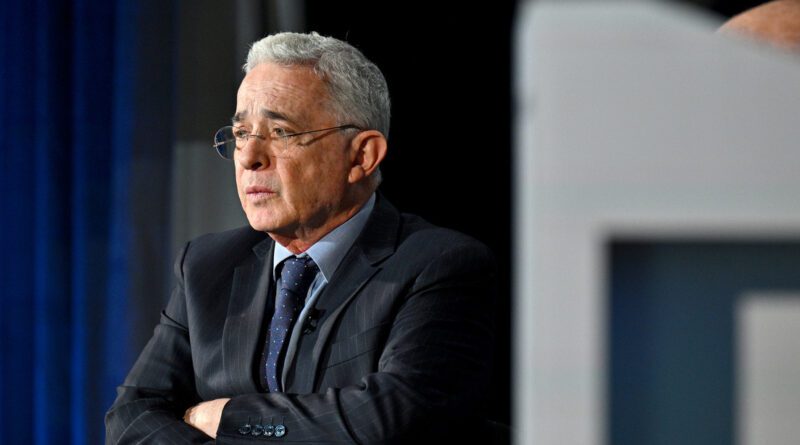 La Fiscalía y un juez de Colombia chocan por caso Álvaro Uribe: qué esconde la polémica