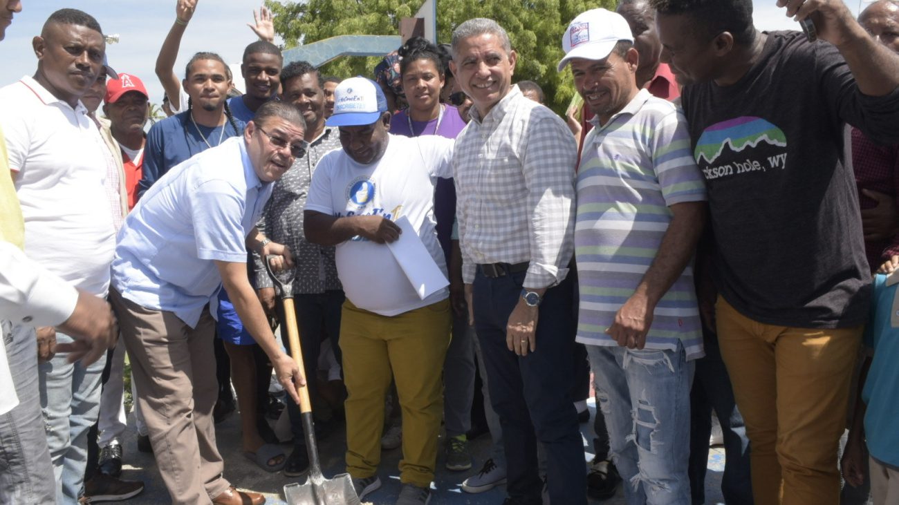 Ministerio de Deportes inicia remodelación de estadios y construcción de multiuso en Cabral y Las Salinas, Barahona