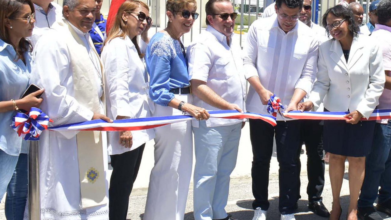 Ministerio de Turismo inaugura centro comunal en Maimón, Puerto Plata