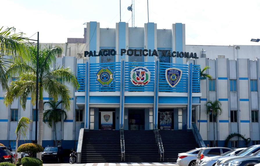Policía persigue hombre simuló ser empleado de una clínica y robó a una paciente