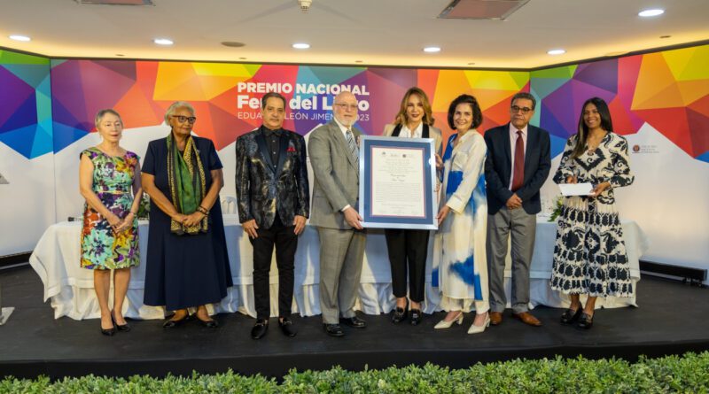 Pedro Vergés galardonado con el Premio Nacional Feria del Libro Eduardo León Jimenes 2023