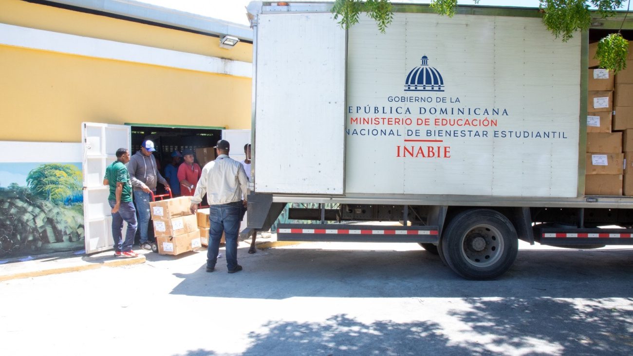 Por primera vez, INABIE comienza entrega de utilería para el próximo año escolar 2023-2024 con 4 meses de antelación