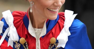 El homenaje de la princesa Kate a Diana de Gales en la ceremonia de coronación de Carlos III