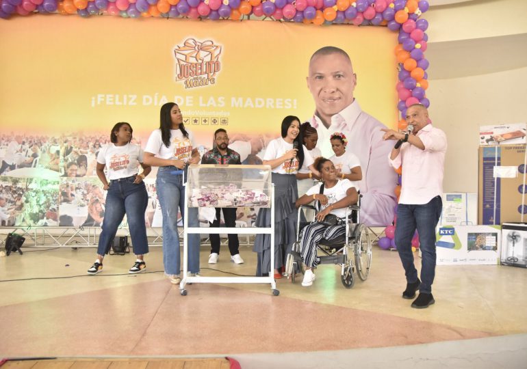 Diputado Joselito celebra Día de las Madres con cientos de mujeres de SDE