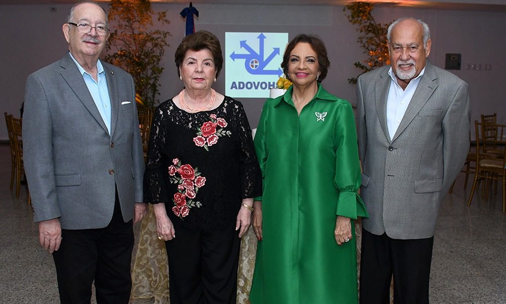 Adovohs ofrece coctel por su 50 aniversario
