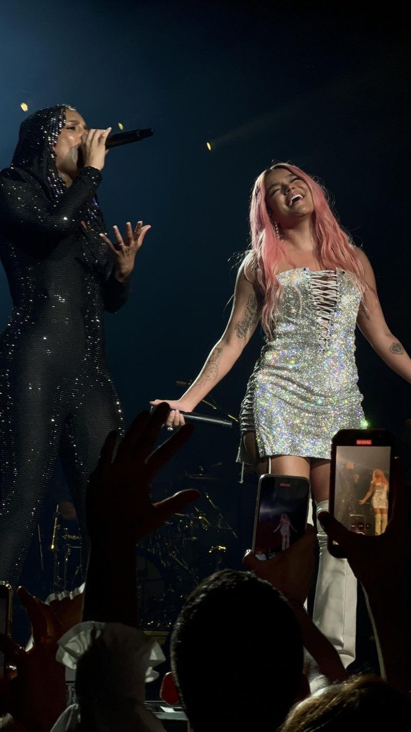 Alicia Keys invita a Karol G a su concierto en Bogotá y cantan “No one”