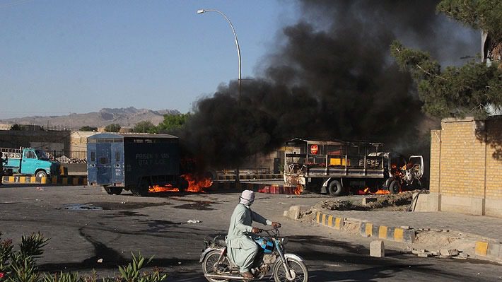 Caos en Pakistán: Detención de ex primer ministro desata violentas protestas en las calles