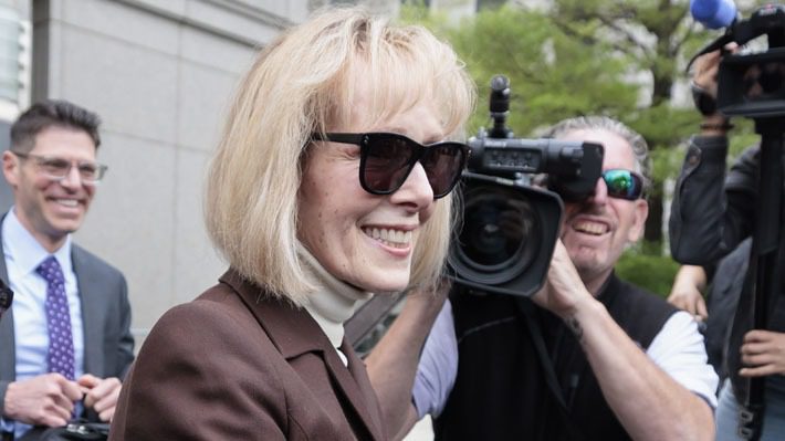 E. Jean Carroll dedica triunfo judicial contra Trump a "toda mujer que sufrió porque no le creyeron"