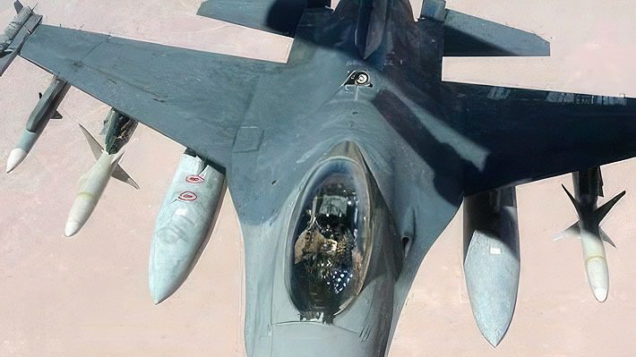 Reino Unido propone crear una "coalición internacional" para entregar aviones F-16 a Ucrania